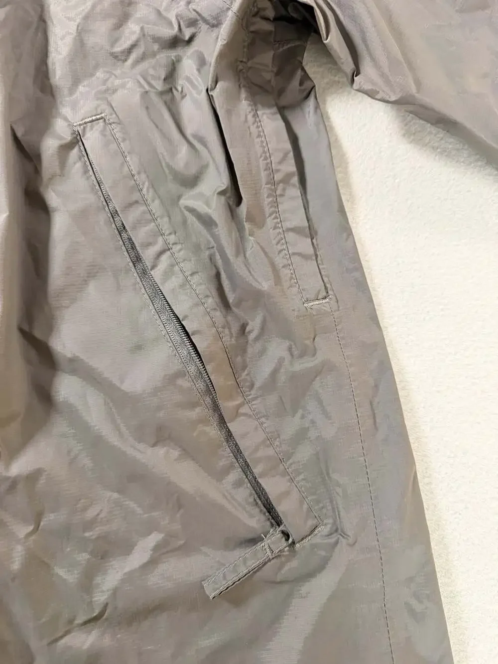 Helly Hansen Gray Hooded Full Zip Rain Jacket Size M